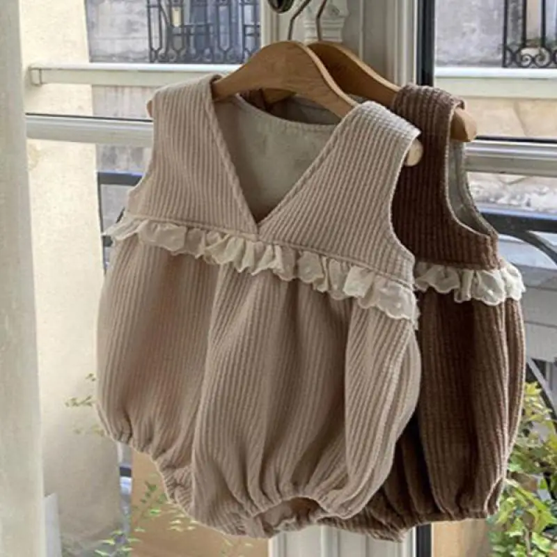 

2025 Autumn New Baby Girl Sleeveless Bodysuit Fashion V-neck Onesie Newborn Solid Waffle Jumpsuit Infant Cotton Clothes 0-24M