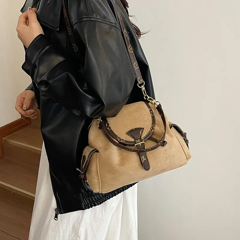 

2025 Niche Backpack, Spacious Travel Rucksack for Women, Fashion Commuter Daypack, Versatile Day to Night Bag, Textured Shoulder