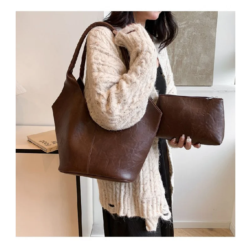 

Luxury Women's Shoulder Bag Crafted From Premium Leather Boasting Lightweight Soft High-End Paris Sleek Vintage Daily Look​