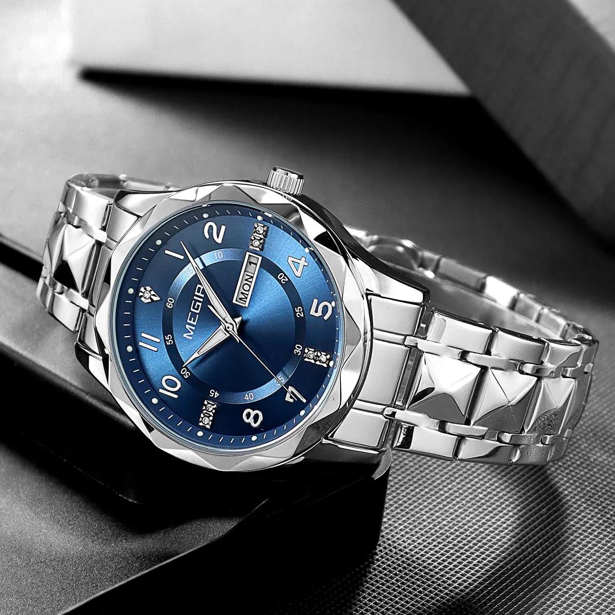 MEGIR Men Quartz Watch with Stainless Steel Band Fashion Simple Style Wristwatch with Day Date Calendar Display Alloy Case