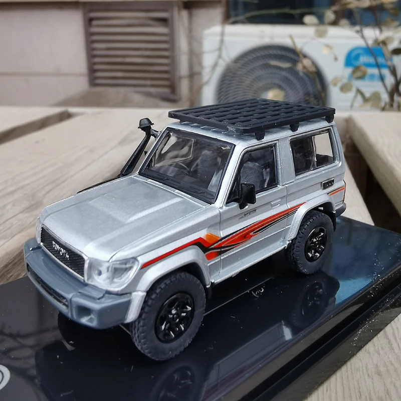 Diecast 1/64 Size Toyota Model Car Land Cruiser 70 Series Alloy Car Model Collection Display Hobby Original Box