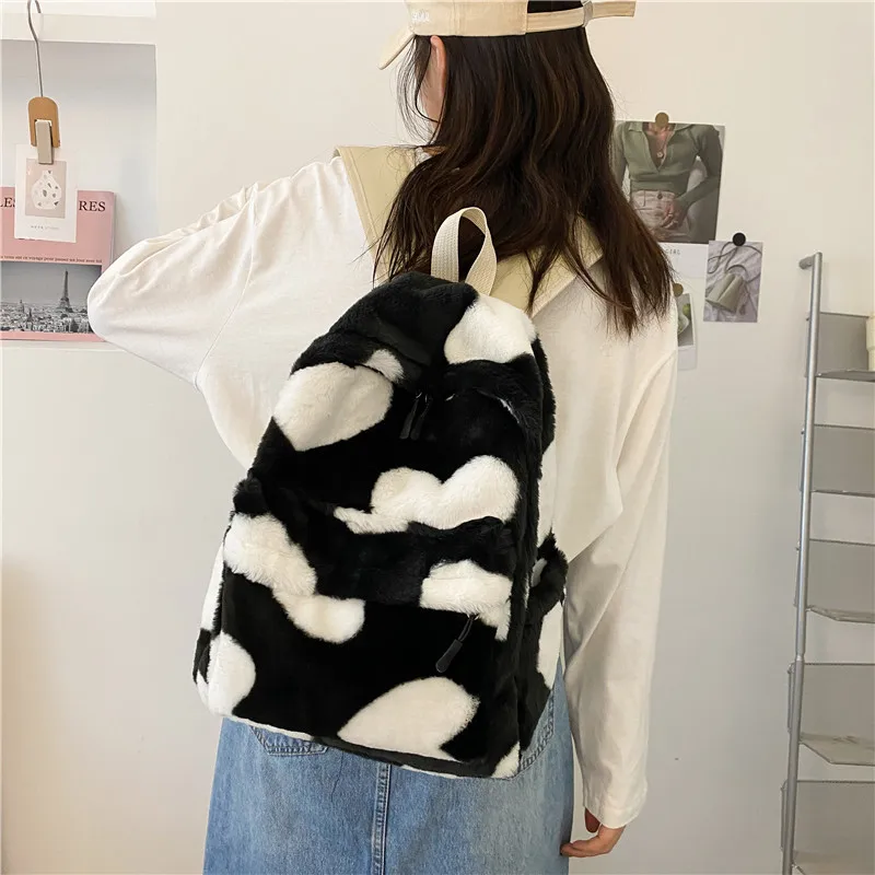

Adorable fluffy backpack with a chic scarf. The cute & trendy K-style bag for a cozy 2025 autumn-winter.