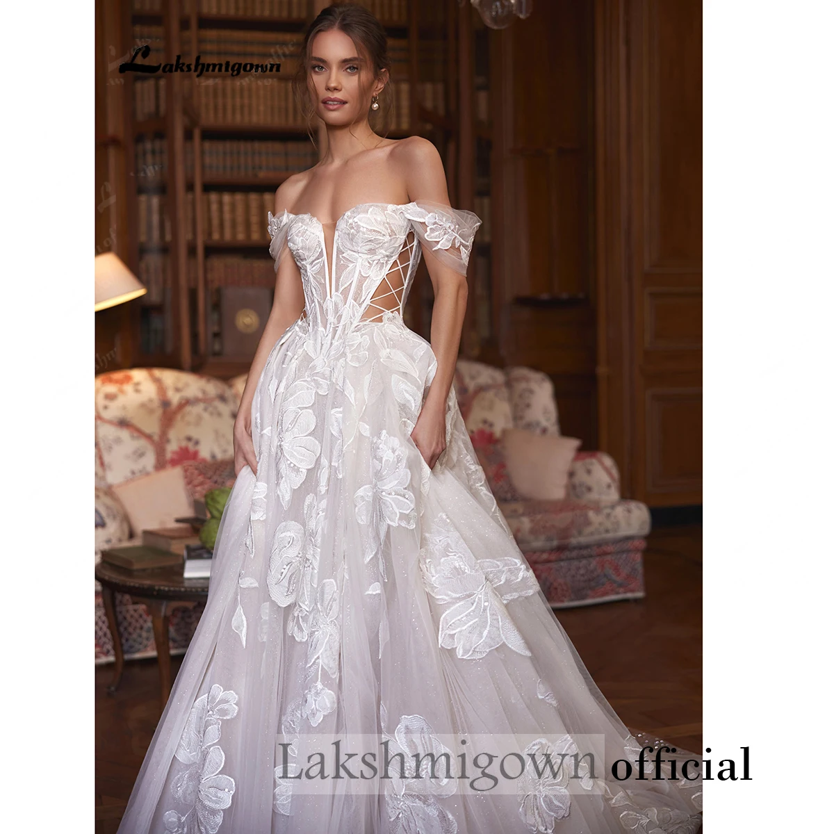 Prinzessinnen-Hochzeitskleid, schulterfreies Ballkleid mit großer Blumenstickerei, glitzerndem Tüll, Korsett-Rücken und langer Schleppe – Detail 5