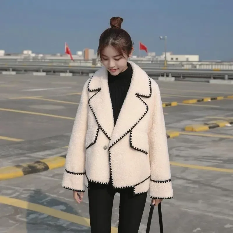 

Autumn Winter New Style Large Collar Stitching Detail Casual Comfortable Polyester Coat Women's Loose Fit Lamb Fur Jacket