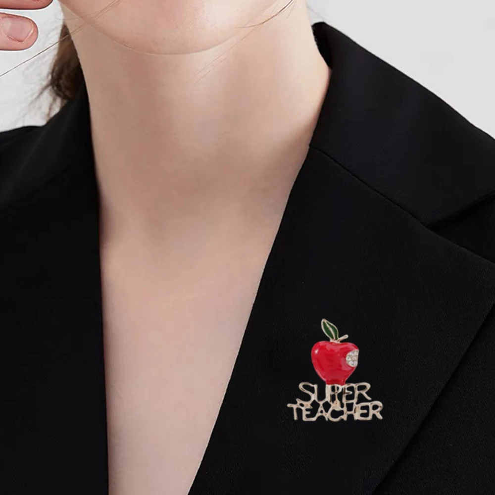 

Christmas CZ Red Apple Alphabet Women's Brooch Fashion Luxury Zircon Metal Cute Enamel Pins Jewelry Accessorie Festival Gift
