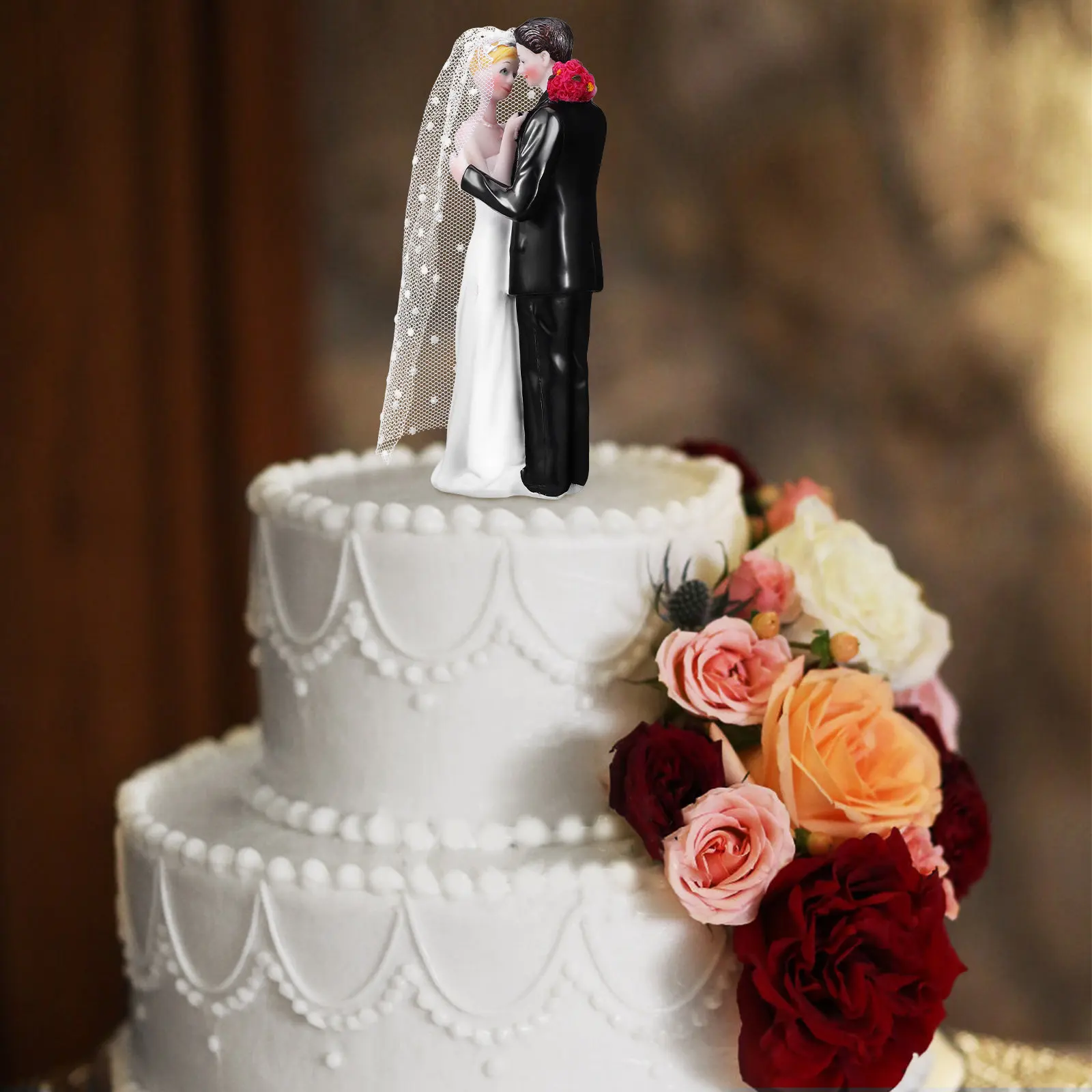 Wedding Cake Topper Resin Bride Groom Couple Statue Elegant Sophisticated Cake Decor Romantic Memory Keepsake Ornament