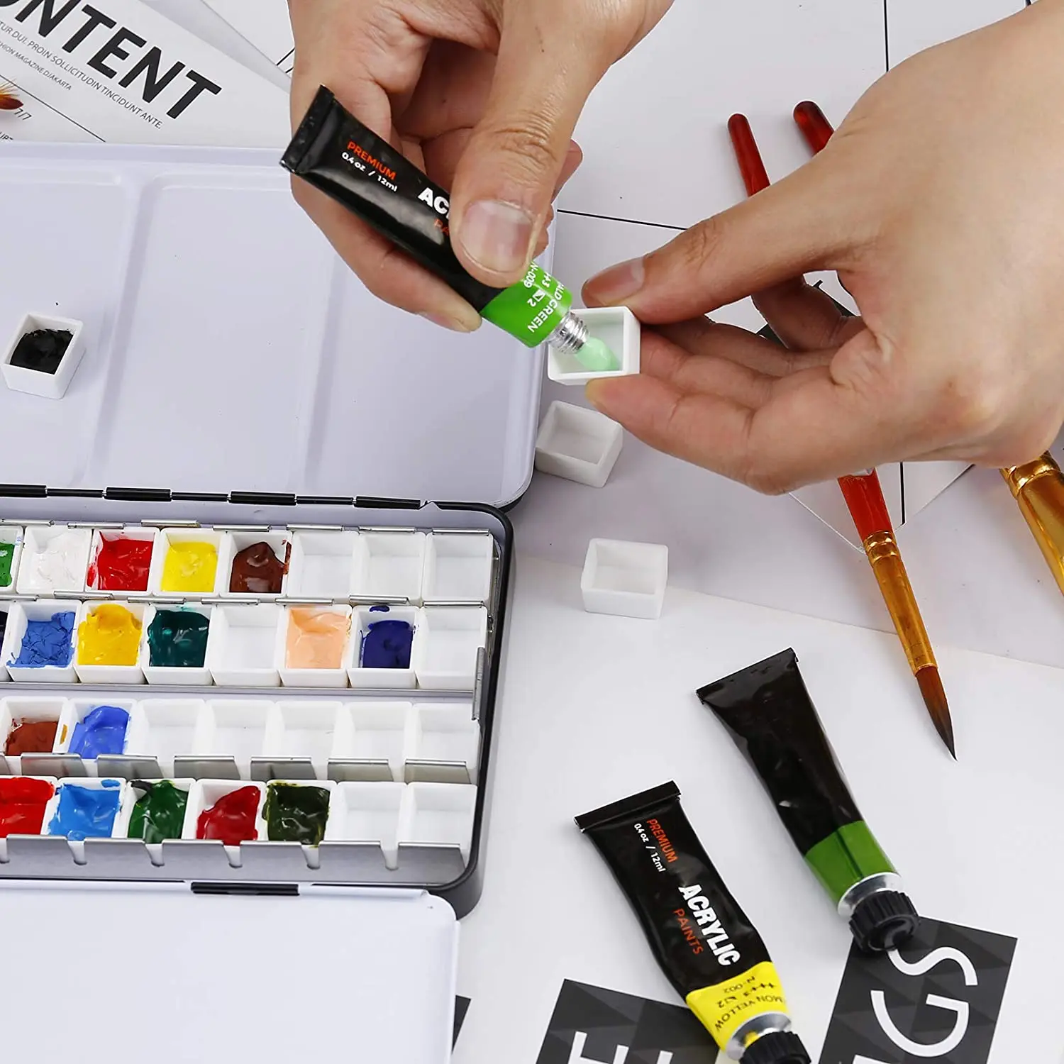 علبة ألوان مائية معدنية من Bview Art مزودة بلوحة قابلة للطي ، لوحة ألوان مائية كبيرة مع 52 مقلاة نصف ألوان مائية فارغة للفنان