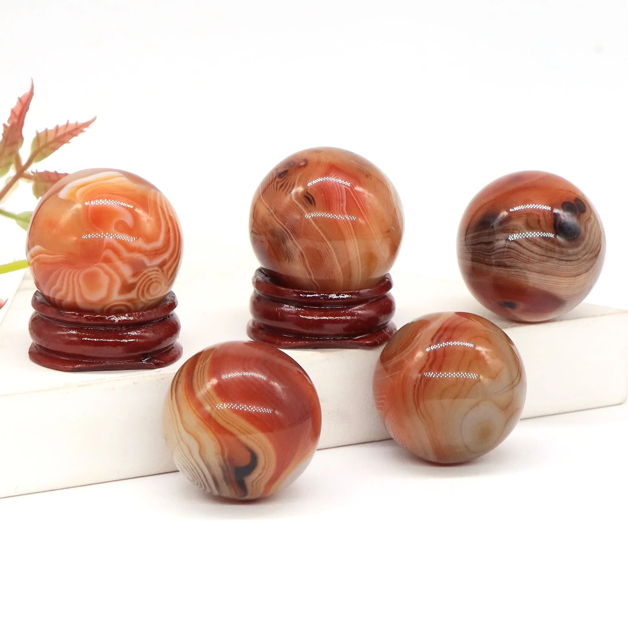 

30mm Natural Crystal Ball Sardonyx Agate Reiki Healing Gems Polished Energy Stone Massage Sphere Home Desk Decoration Souvenirs