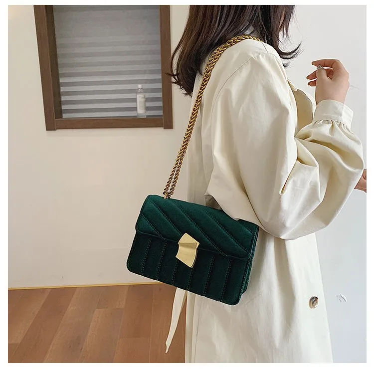 

2025 Velvet Crossbody Bag for Women Fashion Shoulder Purse with Metal Lock Chain Retro Handheld Bag Elegant Chic