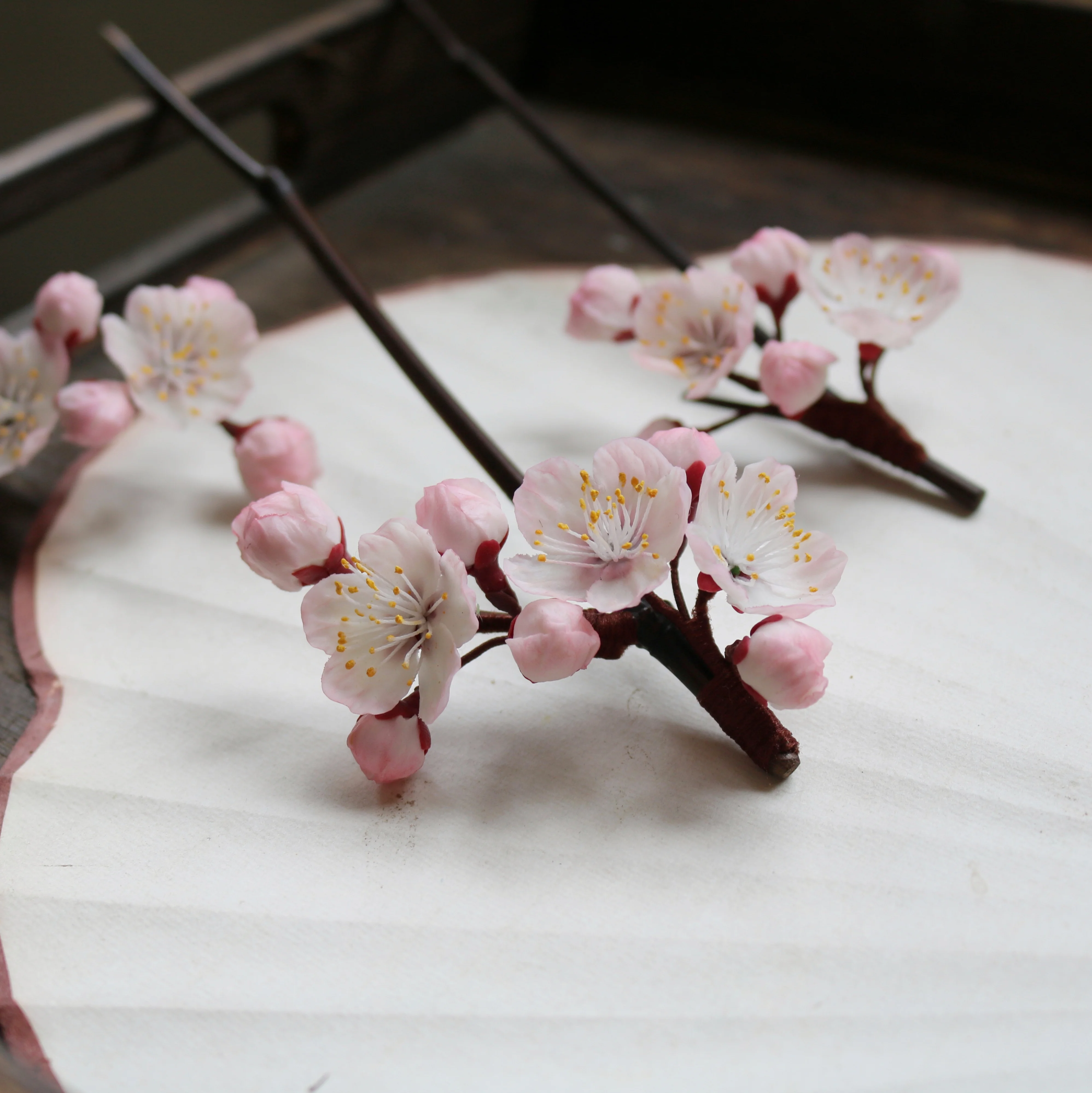 

Le'e original, red apricot flower delicate, cold porcelain clay apricot flower
