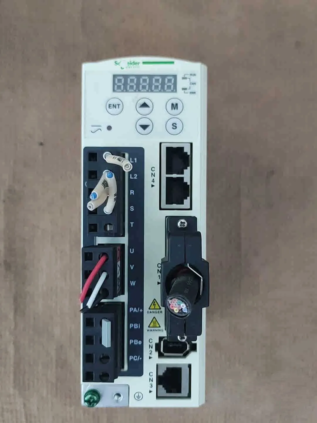 LXM23AU01M3X BCH0401O12A1C محرك سيرفو لشنايدر