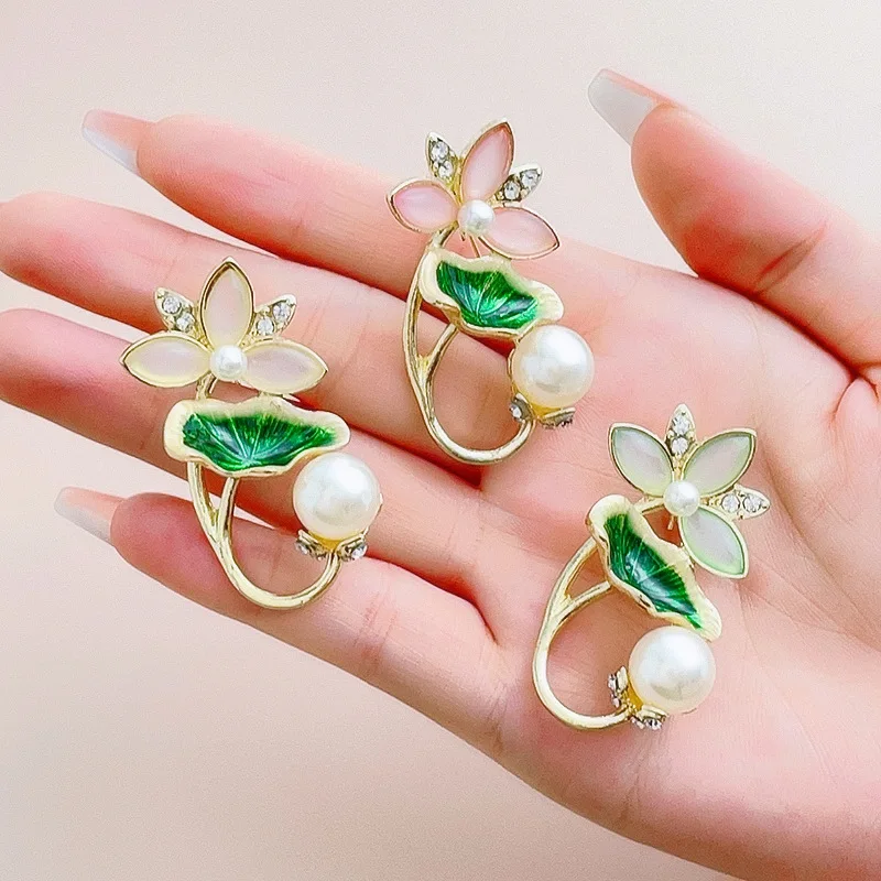 1Pc Beautiful Lotus Brooch for Women Men Exquisite Flower Plant Pins Brooches Jewelry Trendy Accessories Party Gifts 2026