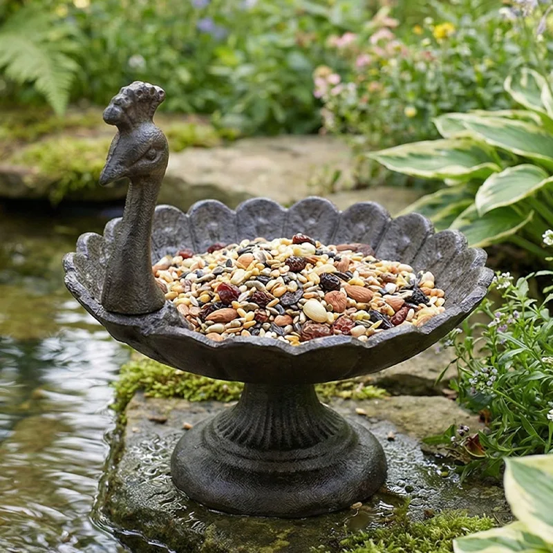 Rustic Cast Iron Handicrafts Peacock Shaped Bird Bath Bowl Decorative Garden Bird Feeder Ornament Outdoor Courtyard Decor