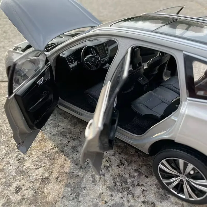 New 1:18 2023 XC60 SUV Alloy Car Model Diecast Metal Toy Vehicles Car Model High Simulation Collection Childrens Gift Decoration