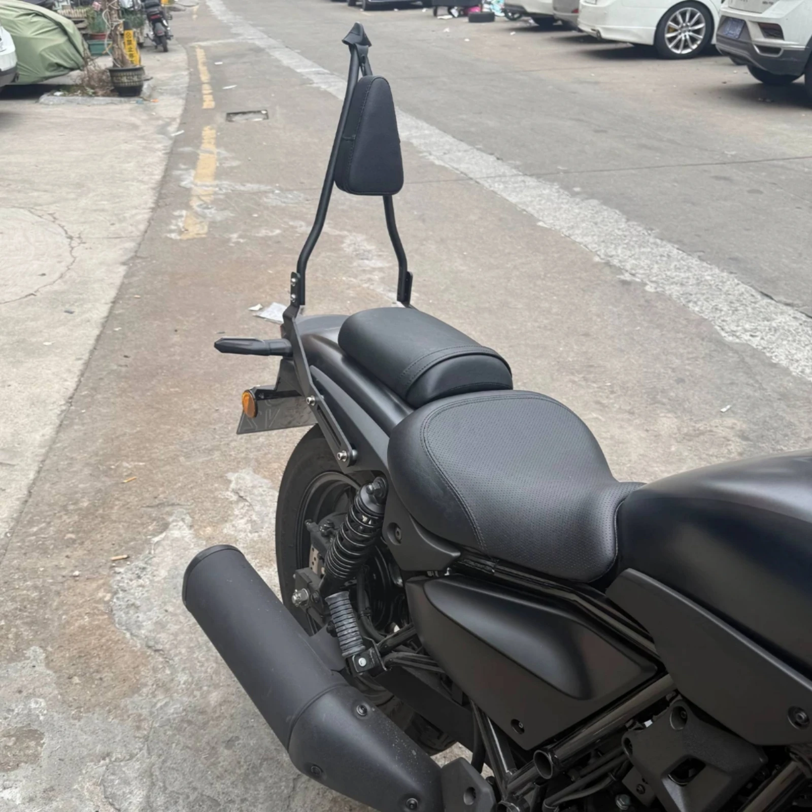 Rear Passenger Backrest Easy to Install Motorcycle Sissy Bar with Backrest Pad Motorcycle Rear Seat Support Bolt-on Long-Lasting