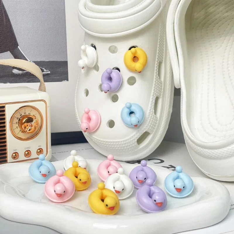 10 قطعة سحر الأحذية DIY ثلاثية الأبعاد لطيف البطة الديكور مشبك ل ثقب الأحذية مجموعة سحرية اكسسوارات الاطفال حفلة امرأة الفتيات هدية