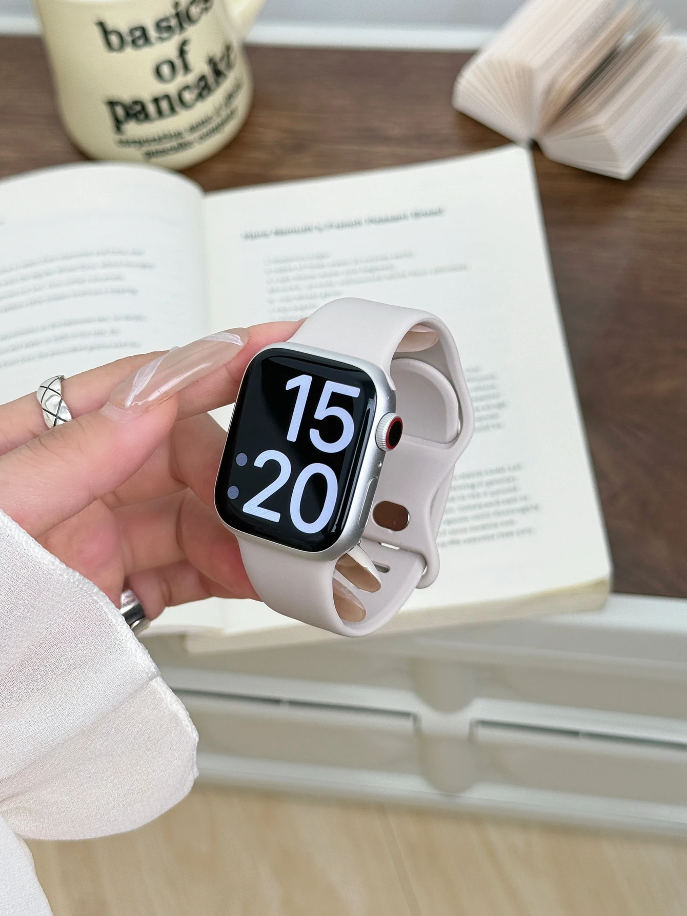 애플워치 밴드 여성용 실리콘 루프 (아이워치 11/10/9/7/ 38mm 40mm 41mm 42mm 44mm 45mm 46mm 스트랩)