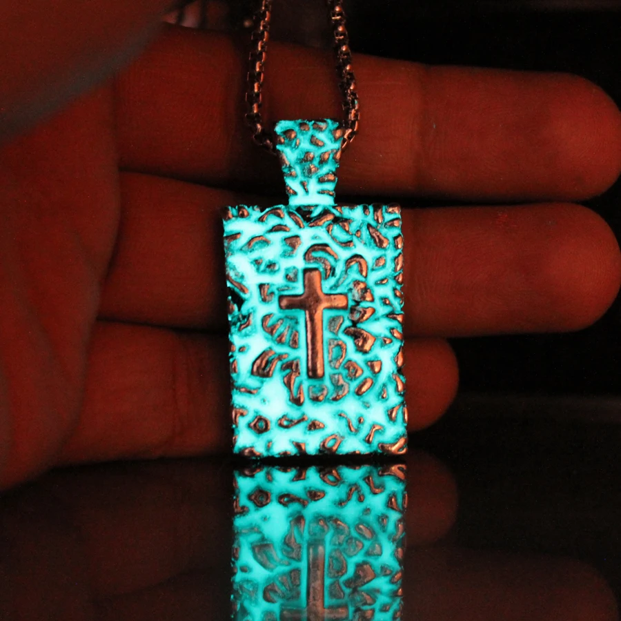 Glowing Cross Necklaces Chain Necklace Glow In The Dark Luminous Magmatic Fissure Club Bar MEN Boys Pendants & Necklaces