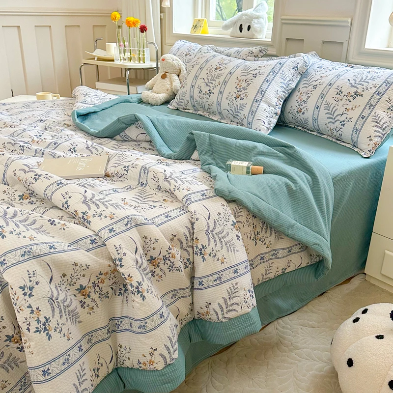 Fresh Floral Pattern Quilt Modern Home Summer Bedroom Soft Breathable Cool Feeling Comforter for Girls Women Machine Washable