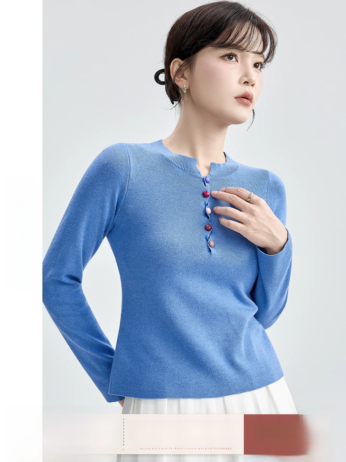 

Женский вязаный свитер на пуговицах с дизайнерским вырезом на плечах, приталенный топ, бренд Guier, новинка осени 2025, с круглым вырезом, длинный рукав