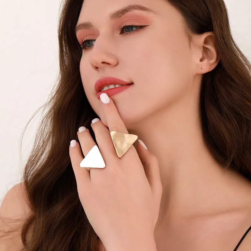new European and American geometric triangular metal ring, live texture brushed design, jewelry