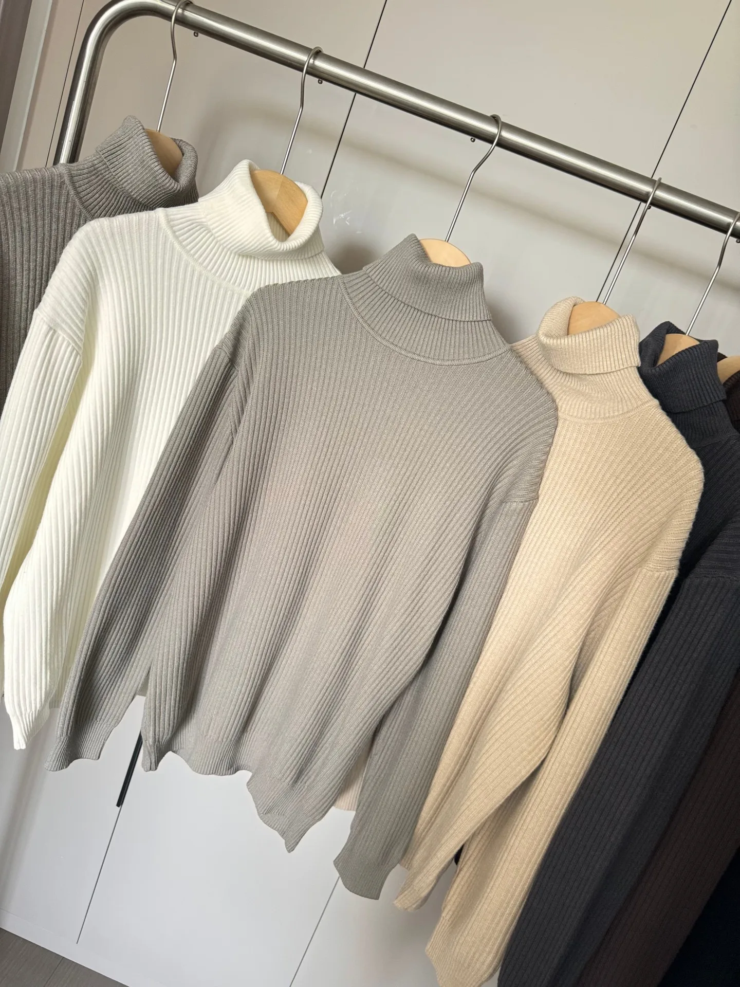 

Skin-friendly High-ne Casual Knitted Sweater for Men Autumn Winter New Sle Versatile Base Layer Loose Fit Candy Color