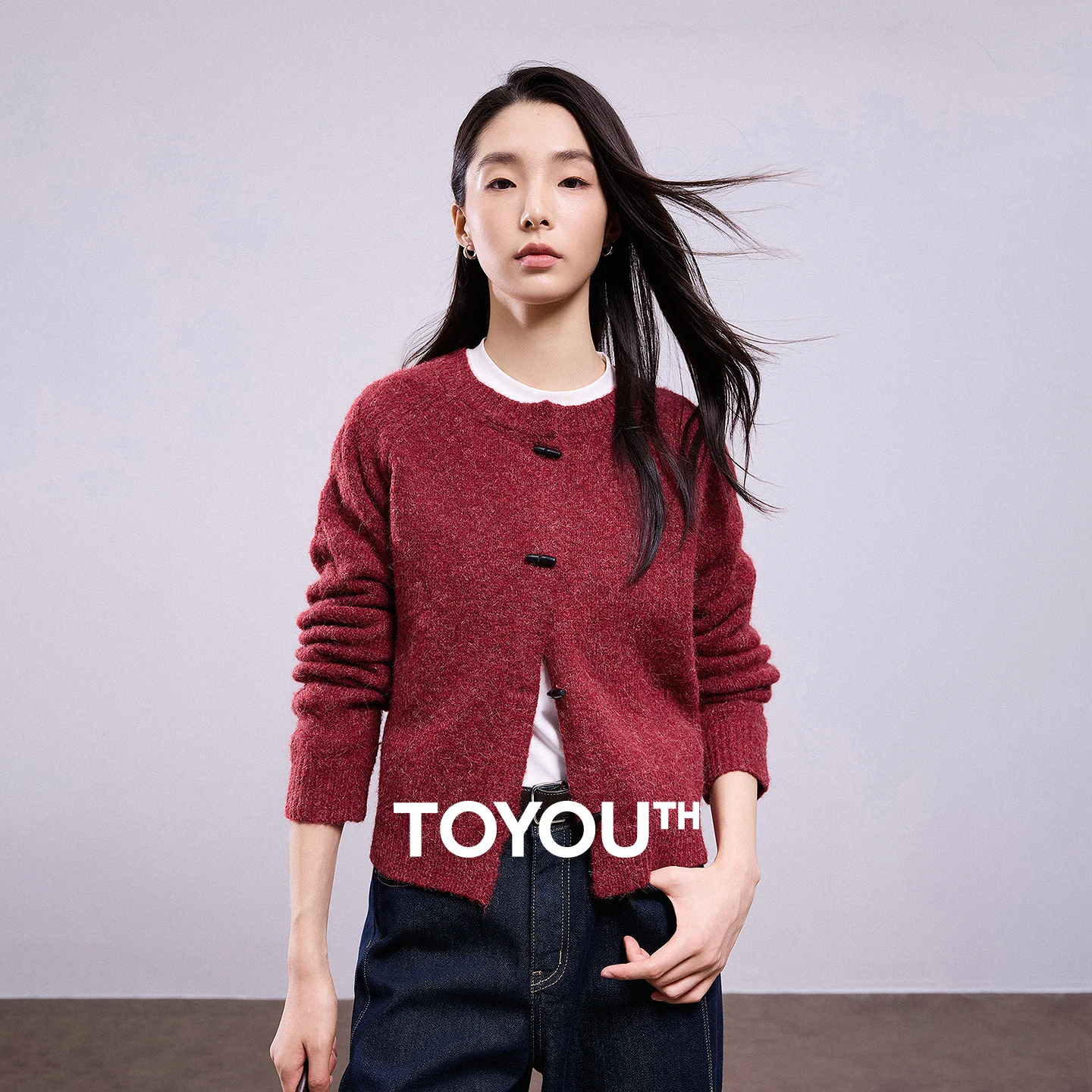 

TOYOUTH Women Knitwear 2025 Autumn NewAsymmetric Soft Long-haired Retro Horn Button Cardigan Design Outerwear