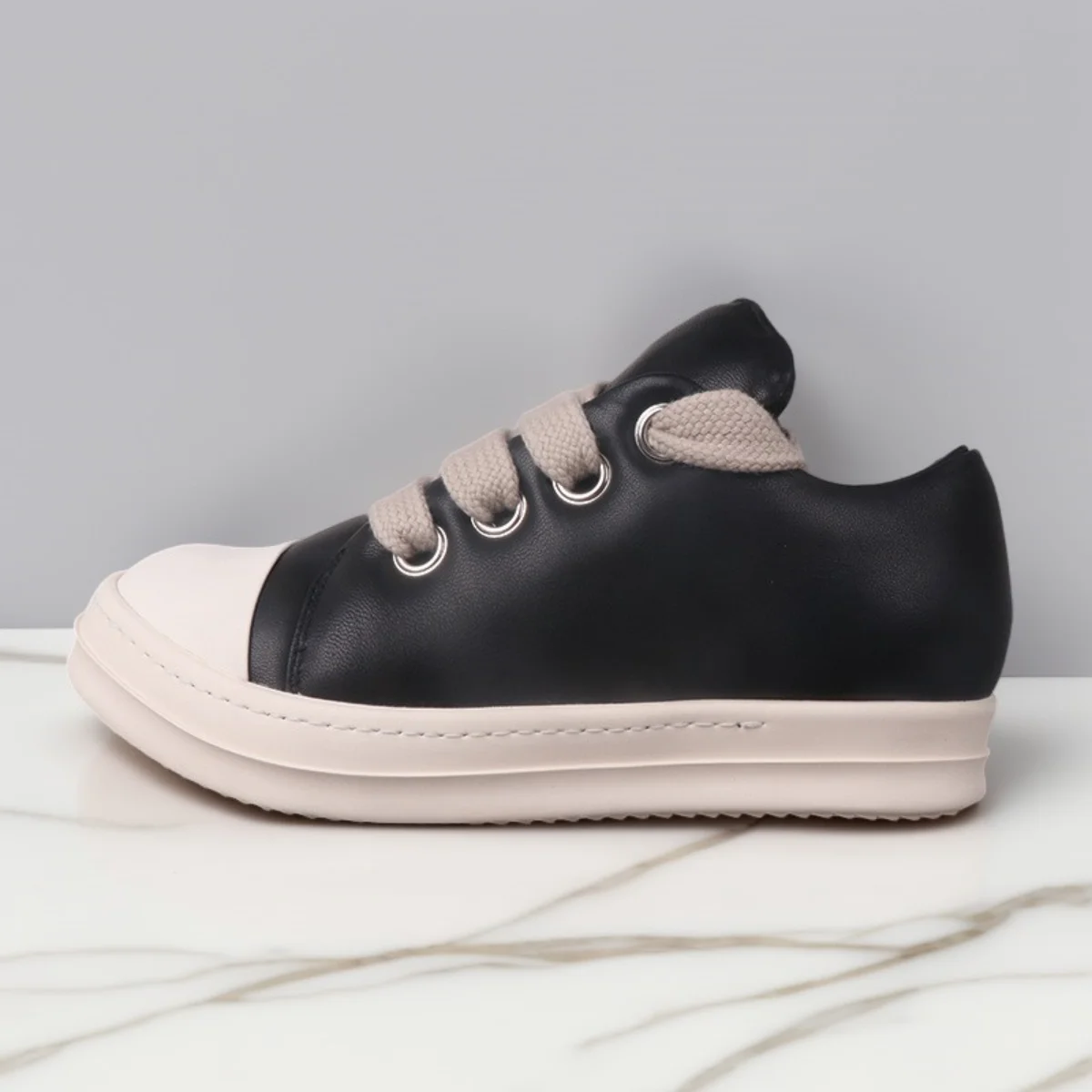 Men's Casual Leather Shoes Women Low Top Jumbo Lace-Up Luxury Designer Black White Sneakers Wide Shoelaces Autumn Bread Shoe