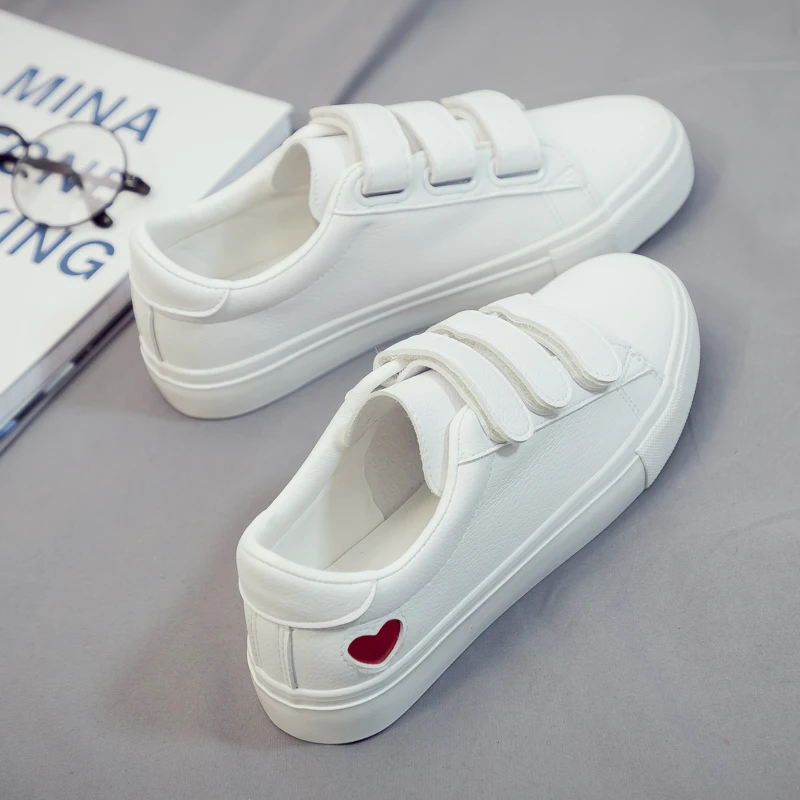 Women Sneakers PU Leather Vulcanized Shoes Spring Trend Flats Casual Shoes White Shoes Female Comfort Cute Heart Platform Shoes