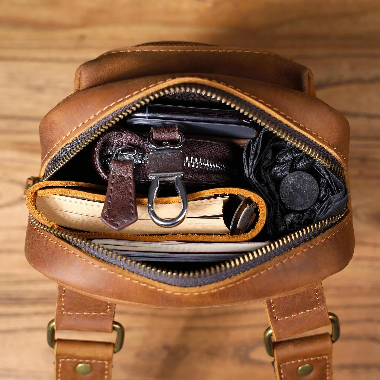 Echte Leder Herren-Freizeit-Umhängetasche, Mini-Handytasche, Crossbody-Tasche, Modische Rindsleder-Brusttasche aus Crazy Horse Leder – Detail 14