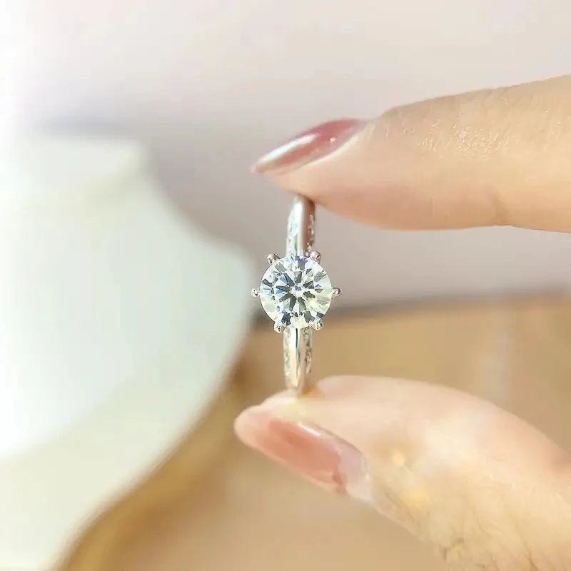 Huitan Classic Round CZ Rings for Women Trendy Noble Opulent Finger Accessories for Wedding Bright Exquisite Chic Party Jewelry