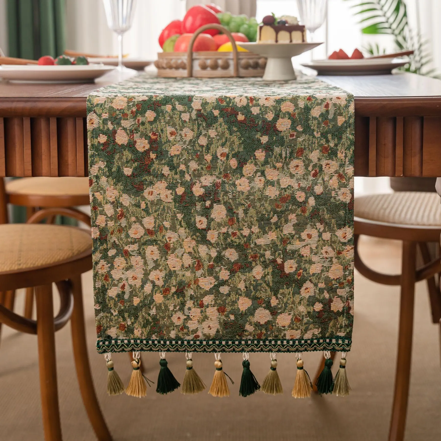 Botanical Jacquard Dining Table Runner with Tassels Luxury Floral Daisy Modern Elegant Table Runner for Home Party Spring Decor
