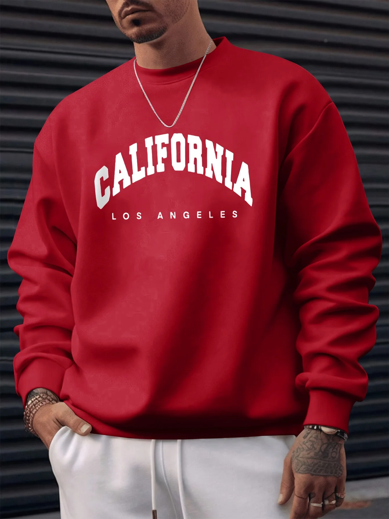 يتميز القلنسوة الرجالية الجديدة ذات الرقبة المستديرة لربيع وخريف 2025 بطباعة حروف ثلاثية الأبعاد غير رسمية وعصرية في الشارع #4