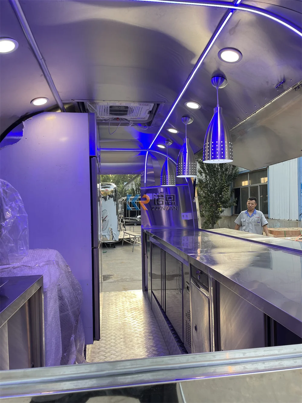 2025 Catering Café Remolques de comida Camión de comida totalmente equipado Cocina móvil Remolque de catering totalmente equipado