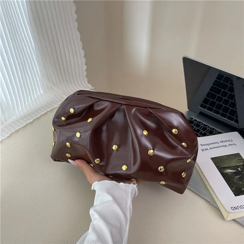 Neue Retro Mode Faltig Niet Welle Punkt Frauen Tasche Casual Handtasche Pu Magnetische Schnalle Achselhöhle Tasche