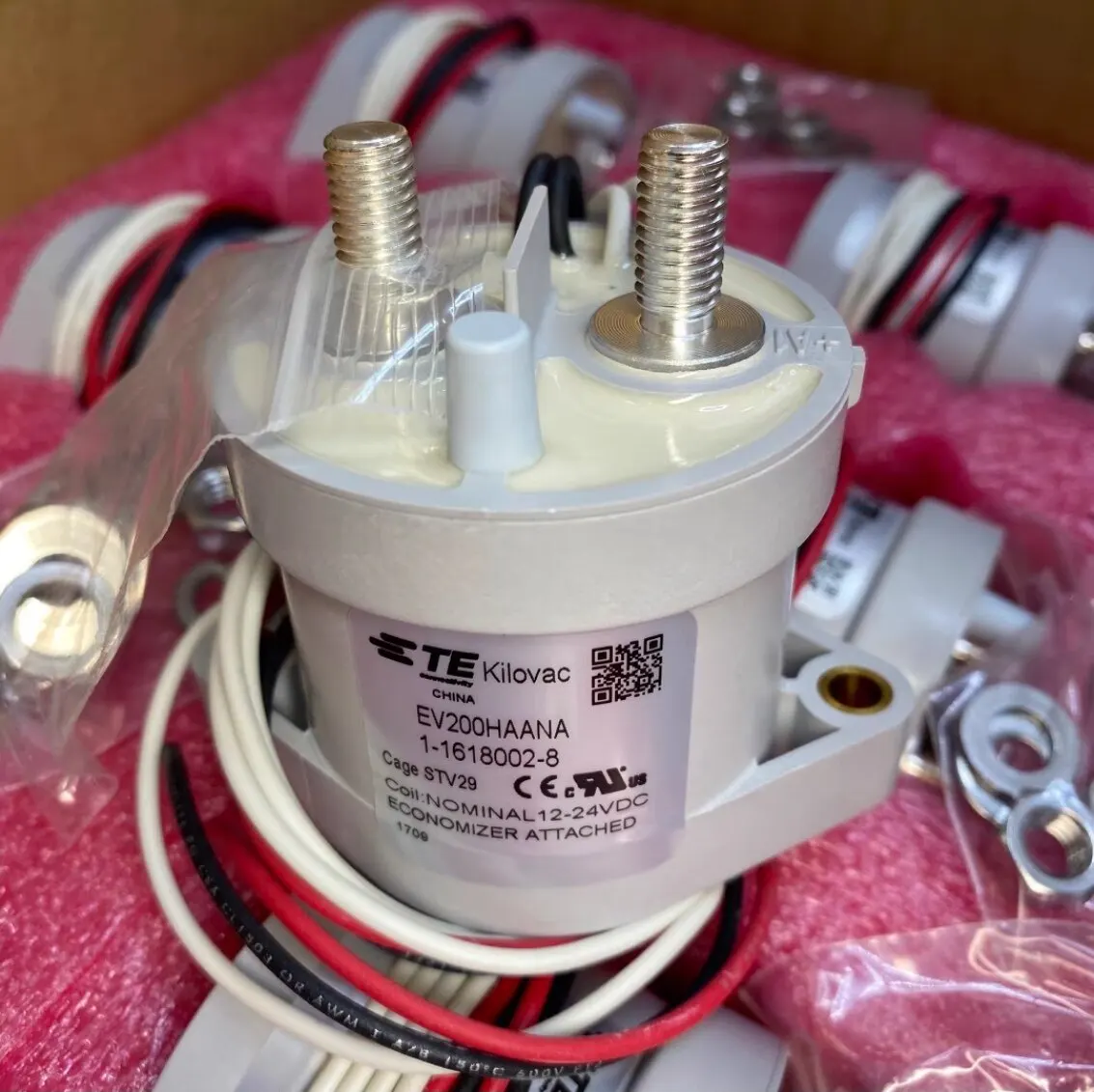 contacteur-cc-haute-tension-te-connectivity-ev200haana-ref-1-1618002-8-bobine -12-24vdc-courant-nominal -500a