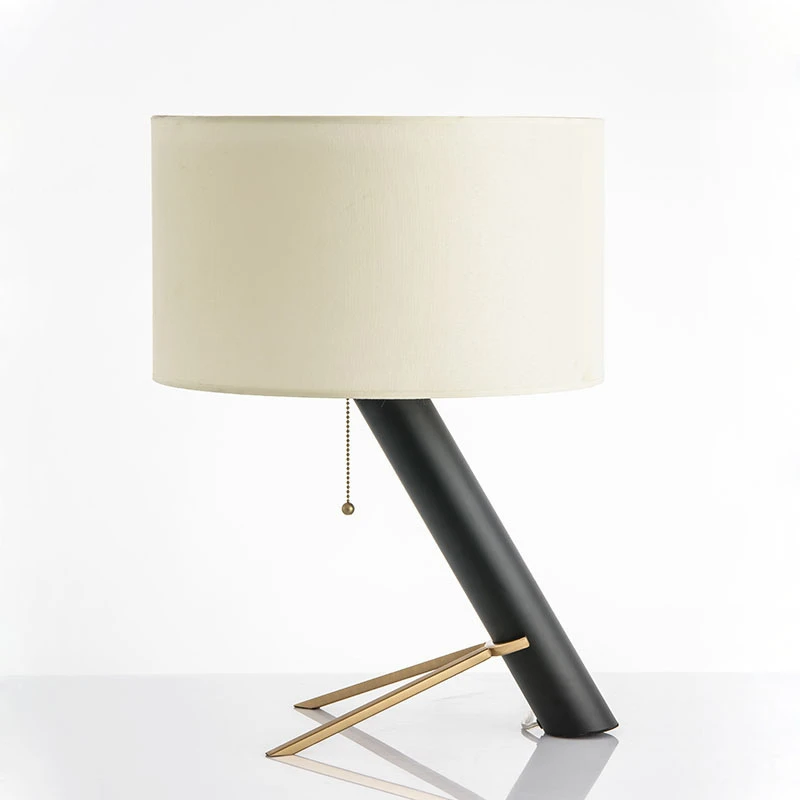 Postmodern Creative Hardware Table Lamp American Style Interior Designer Showroom Study Living Room Bedroom Work Desk Lamp