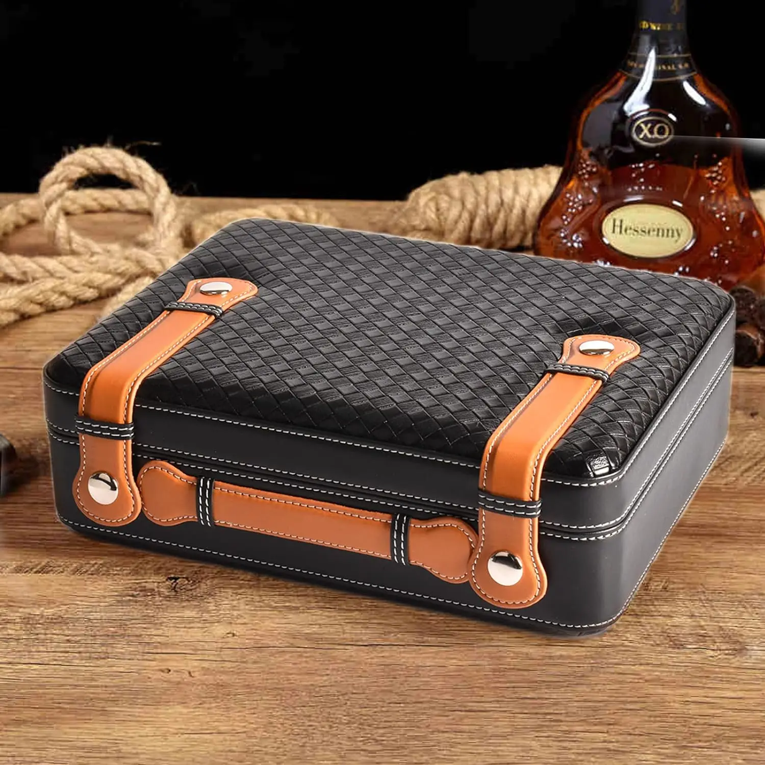 Handheld Cigar Moisturizing Box Portable Fashionable Premium Soft Leather Travel Case for 20-25 Cigars Cedar Wood Briefcase Box