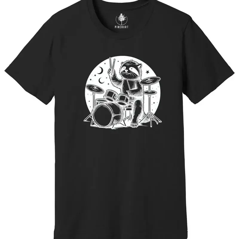 Waschbär spielt Trommeln Retro T-Shirt im Vintage Tattoo-Stil, lustig