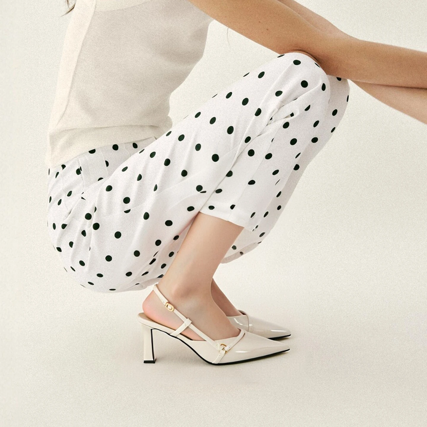 

Brand Designer Summer French Pointed Patent Leather Mid-heel Overhead Sandals Women Retro Skinny Heel Back Empty Shoes