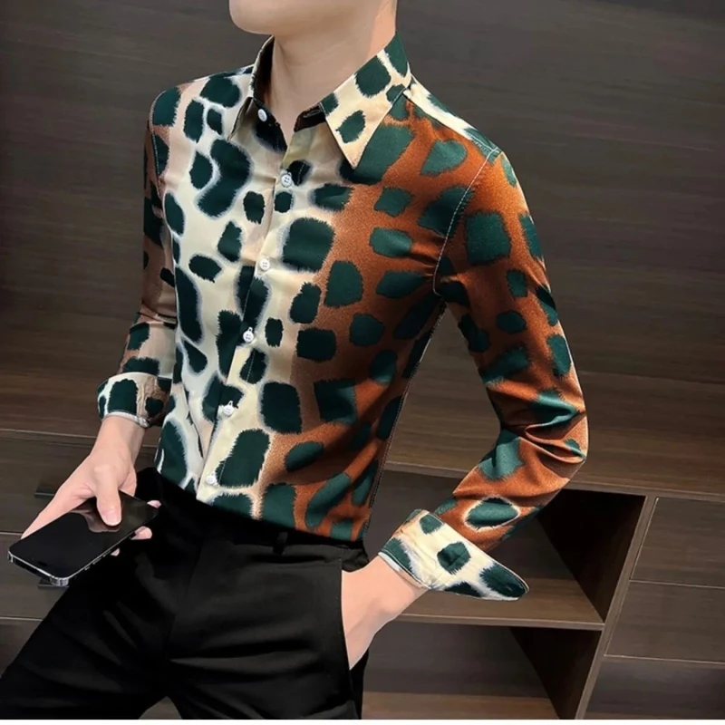 Camisa estampada de manga comprida masculina, blusa casual, estampa versátil de leopardo, botão, rua alta, primavera e outono, 2022