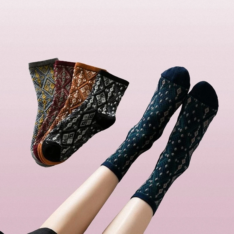 

2024 New 2/4 Pairs Women's Mid-tube Socks Ethnic Style Palace Retro Three-dimensional Diamond Lattice Mori Women's Socks