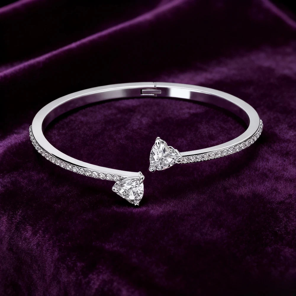 

2025 Trendy Jewelry European and American Exquisite Couple Bracelet Simple and Elegant Internet Bracelet Fashion Bracelet Swarov