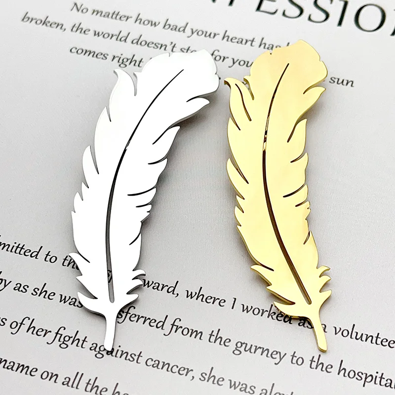 Classics Originality Stainless Steel Feather Brooches Golden Metal Smooth Surface Shine Pins Fashion Unisex Clothes Accessories