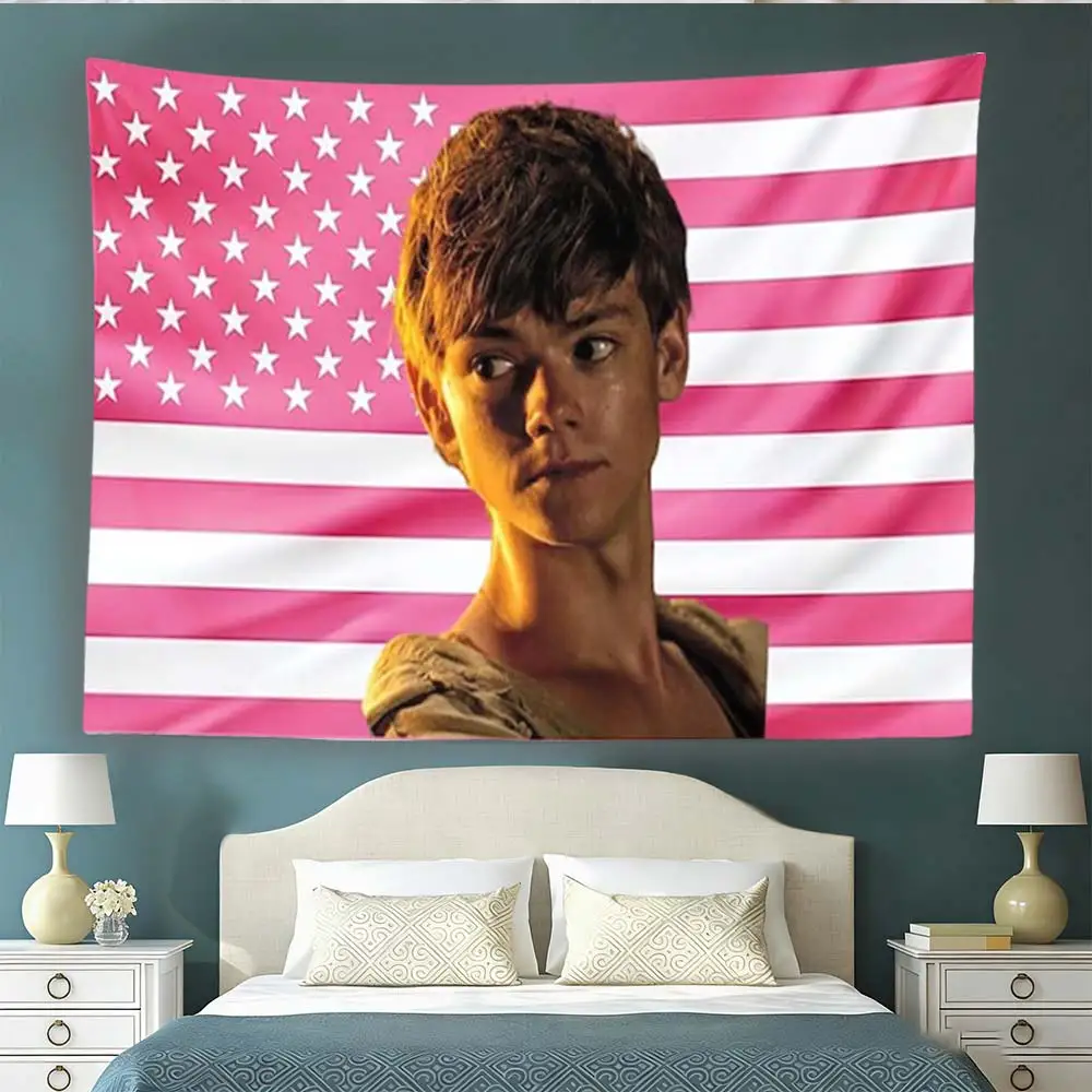 Moving Maze Newt-Themed Pink American Flag Tapestry | Thomas Brodie Same Style Decorative Painting | Labyrinth Boy Style Wall
