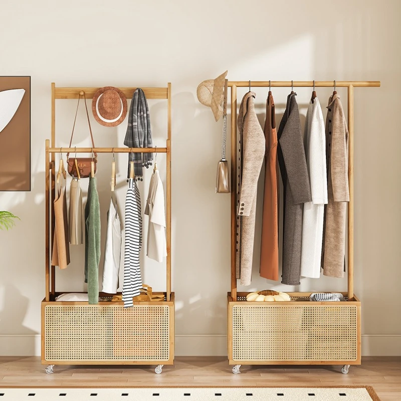 

Новая модель напольной вешалки для одежды в японском стиле, съемная, для спальни, с корзиной для грязного белья из ротанга