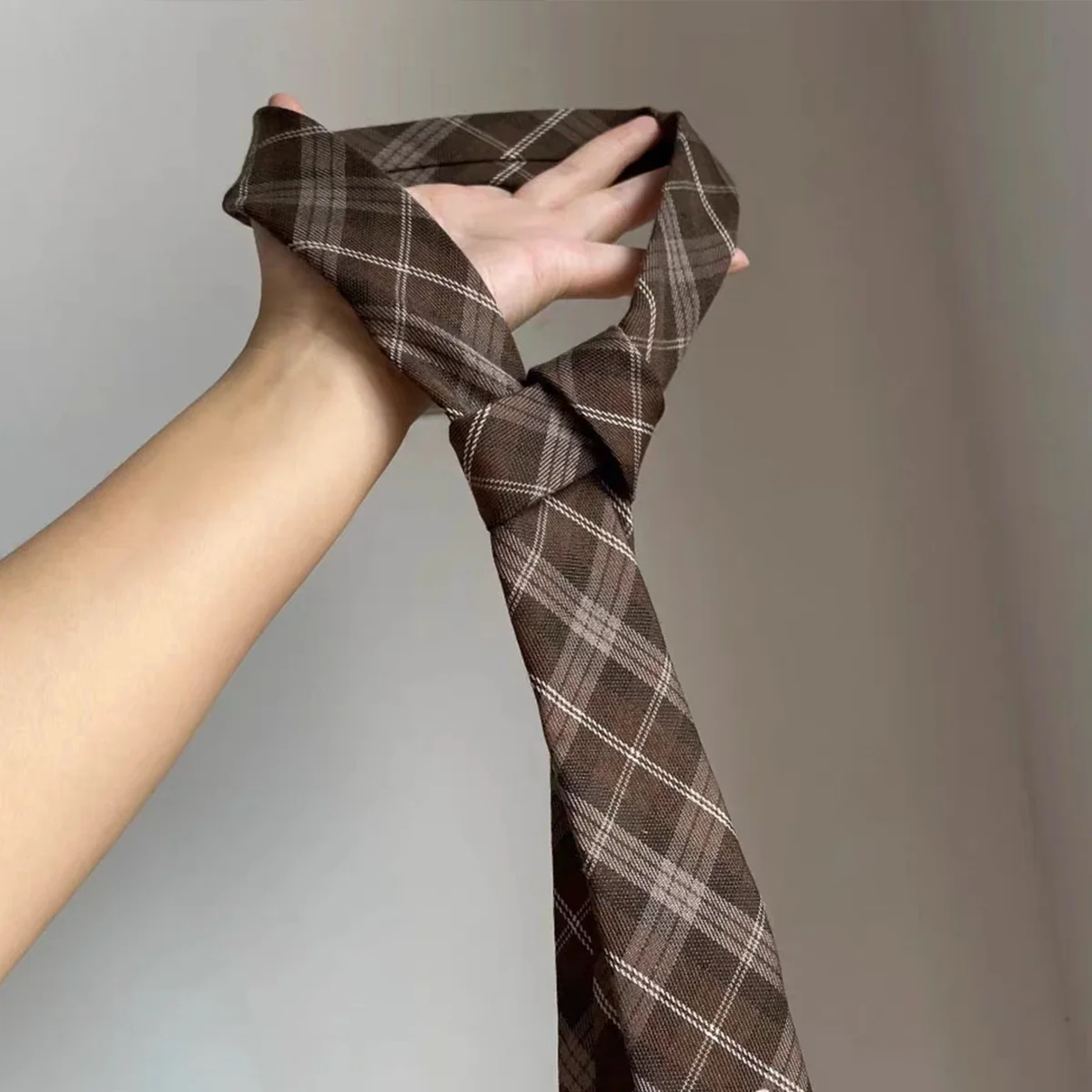 gravata-xadrez-retro-marrom-cafe-maillard-para-mulheres-e-homens-estilo-colegial-moda-casual-ajustavel