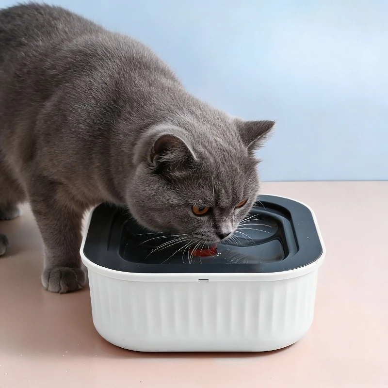 

Плавающая поилка для кошек и собак: защита от намокания морд, защита от опрокидывания, нескользящее основание, большая емкость