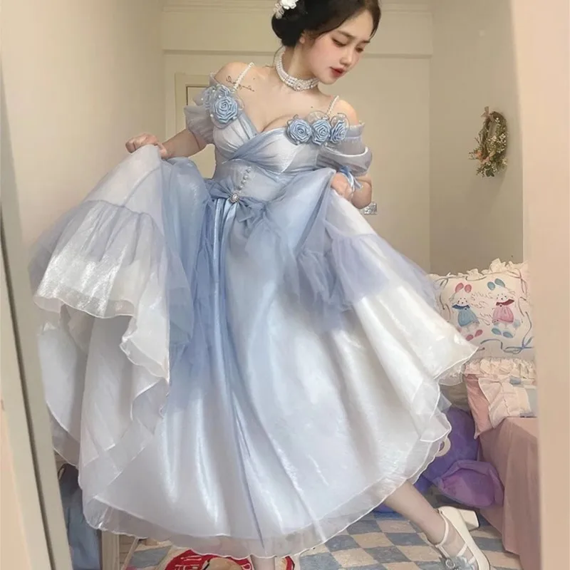 

Sweet and elegant gradient blue light luxurious rose fairy dress