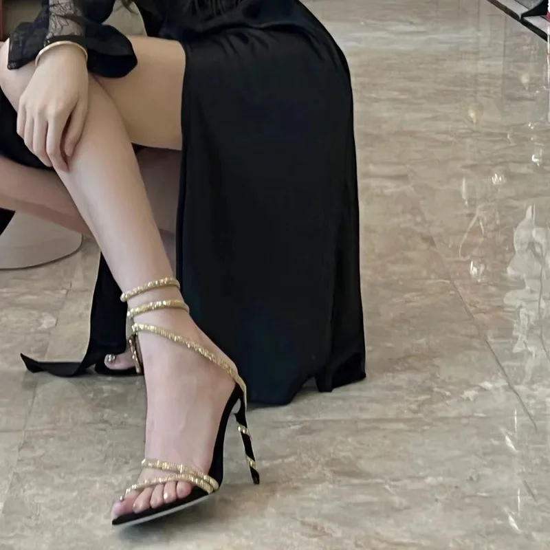 Summer Fashion Versatile Sexy Black Gold Open Toe Snake Sandals with Ring Toe and Slim Heel High Heel Sandals for Women